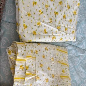 Floral Yellow and White Bedding Set